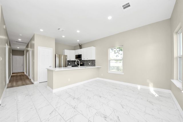 8215 La Porte Road, Houston, TX 77012