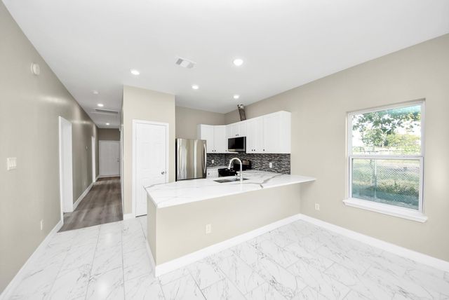 8215 La Porte Road, Houston, TX 77012