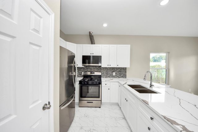 8215 La Porte Road, Houston, TX 77012
