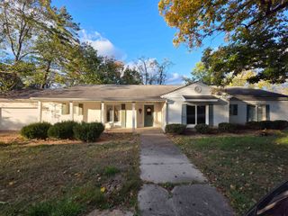 45 Camelot Dr, Huntington, WV 25701