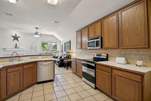 8702 Nairn Street, Rowlett, TX 75089