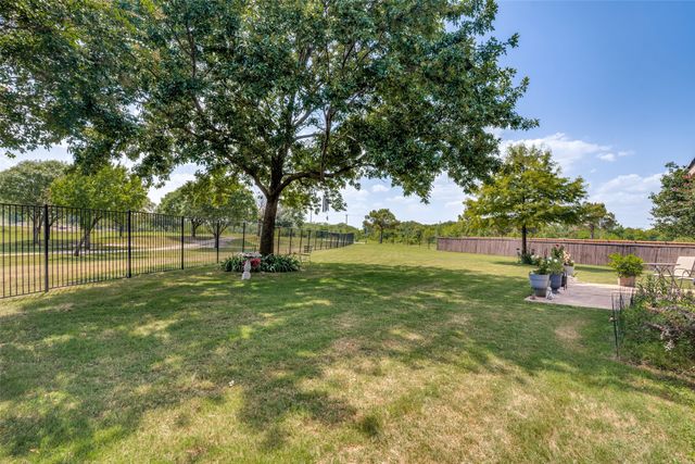 8702 Nairn Street, Rowlett, TX 75089