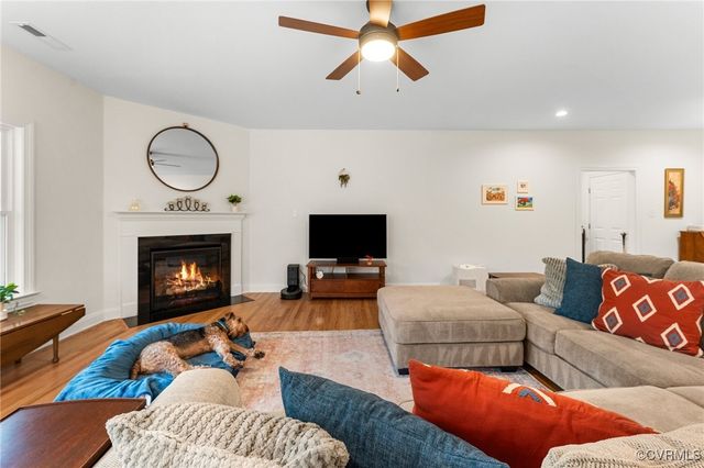 216 Edwin Cir, Aylett, VA 23009