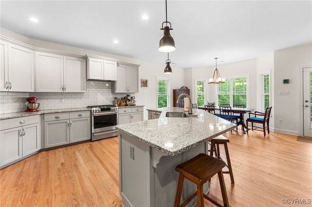 216 Edwin Cir, Aylett, VA 23009