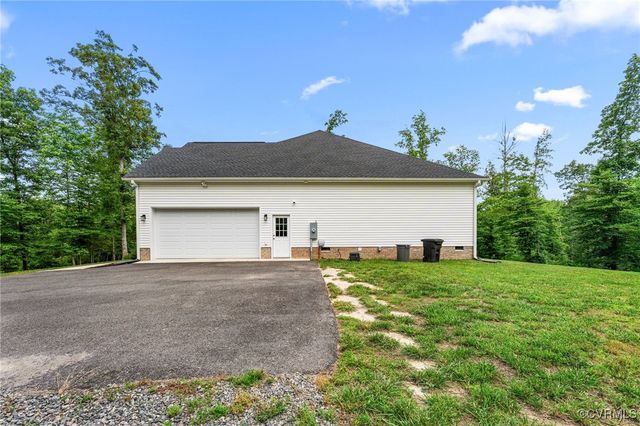 216 Edwin Cir, Aylett, VA 23009