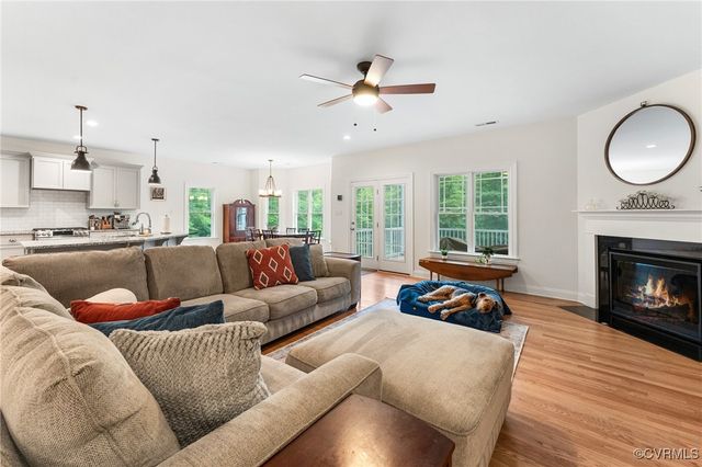 216 Edwin Cir, Aylett, VA 23009