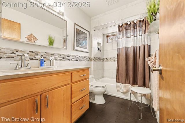 1672 Deer Path Trail, Oxford, MI 48371