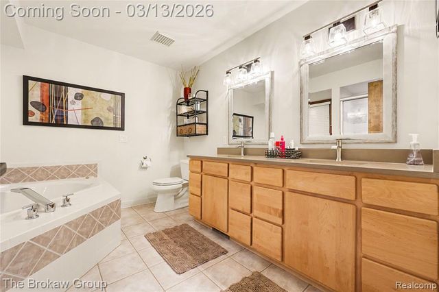 1672 Deer Path Trail, Oxford, MI 48371