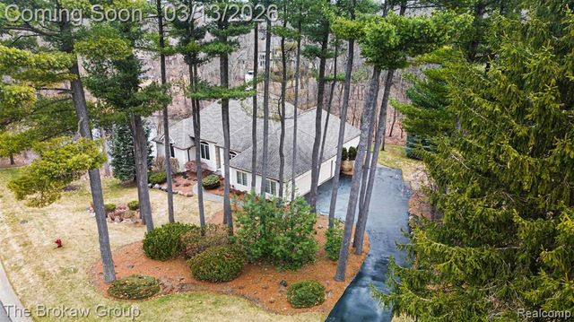 1672 Deer Path Trail, Oxford, MI 48371