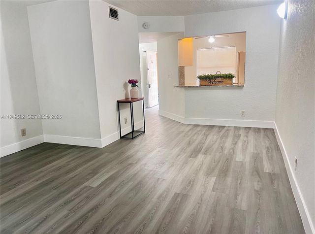 9156 NW 40th St 105-1, Coral Springs, FL 33065