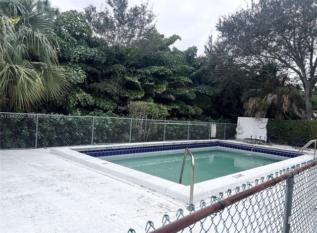 9156 NW 40th St 105-1, Coral Springs, FL 33065