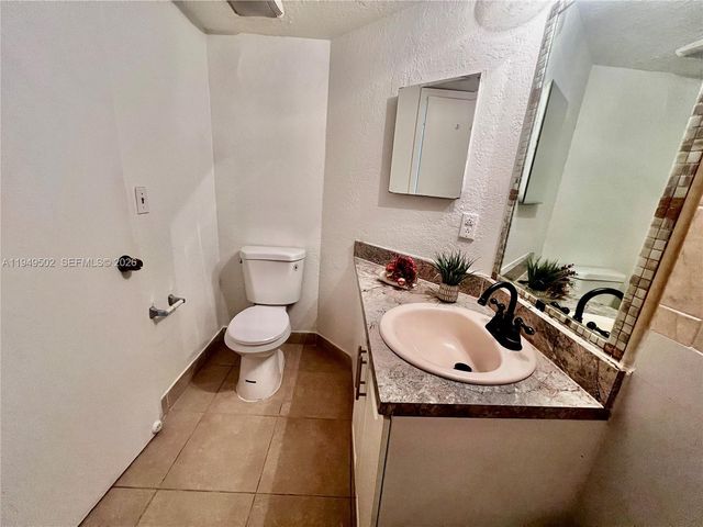 9156 NW 40th St 105-1, Coral Springs, FL 33065