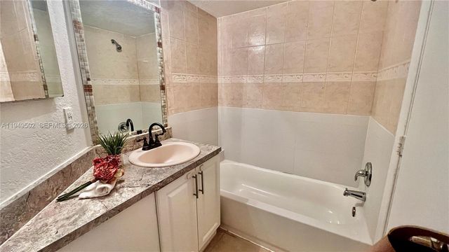 9156 NW 40th St 105-1, Coral Springs, FL 33065