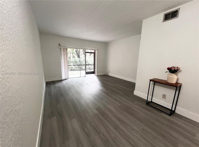 9156 NW 40th St 105-1, Coral Springs, FL 33065