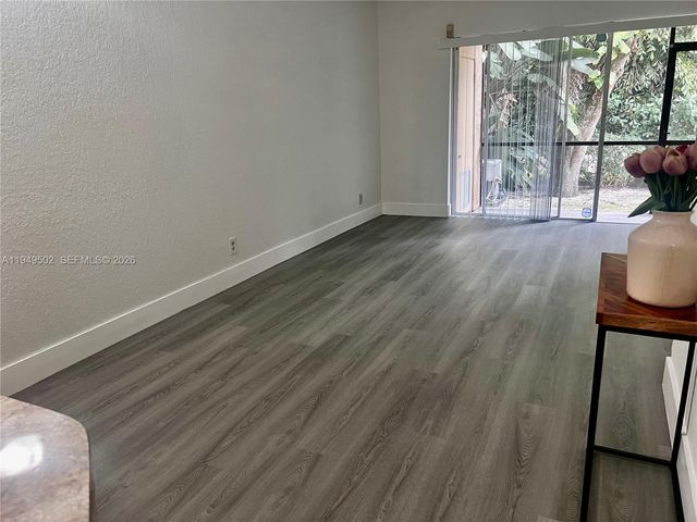 9156 NW 40th St 105-1, Coral Springs, FL 33065