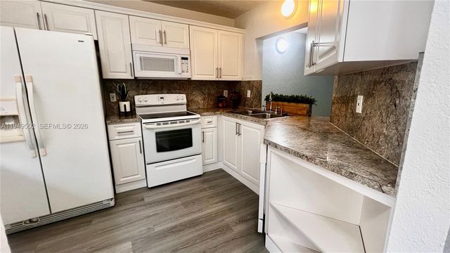 9156 NW 40th St 105-1, Coral Springs, FL 33065