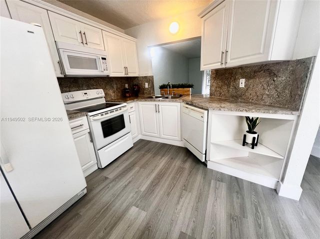 9156 NW 40th St 105-1, Coral Springs, FL 33065