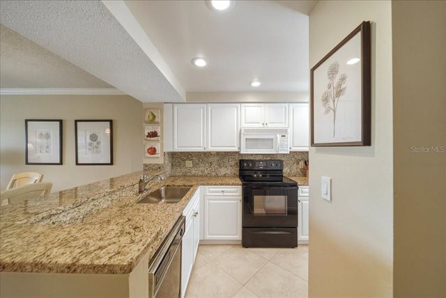 835 WEXFORD BOULEVARD 301, Venice, FL 34293