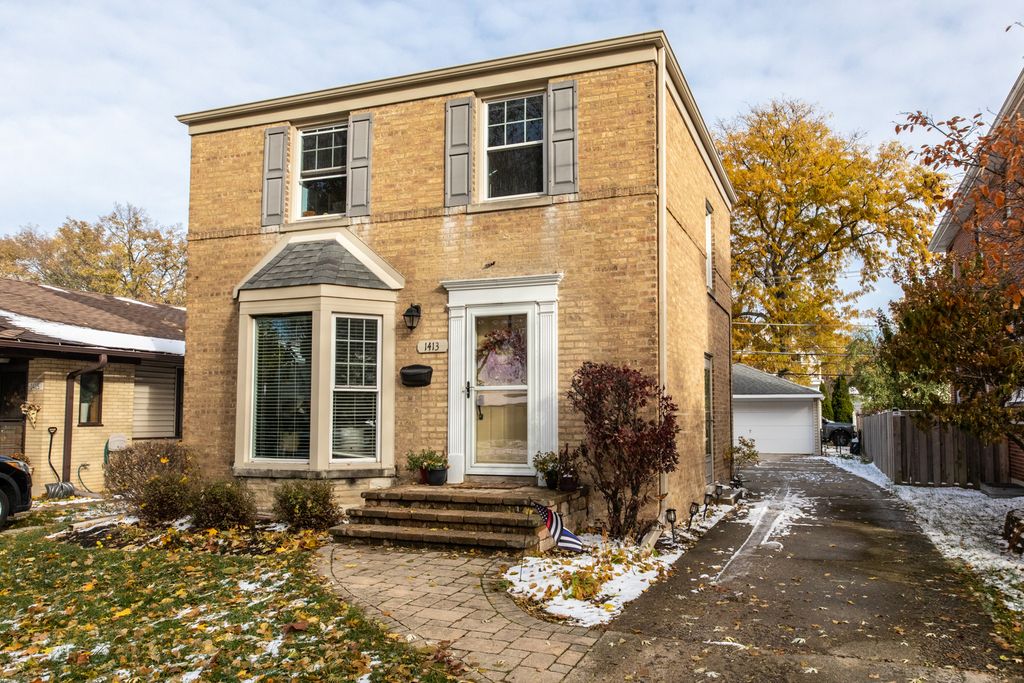 1413 Hoffman Avenue, Park Ridge, IL 60068