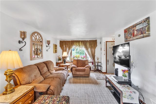 1998 Bernice Dr, North Huntingdon, PA 15642