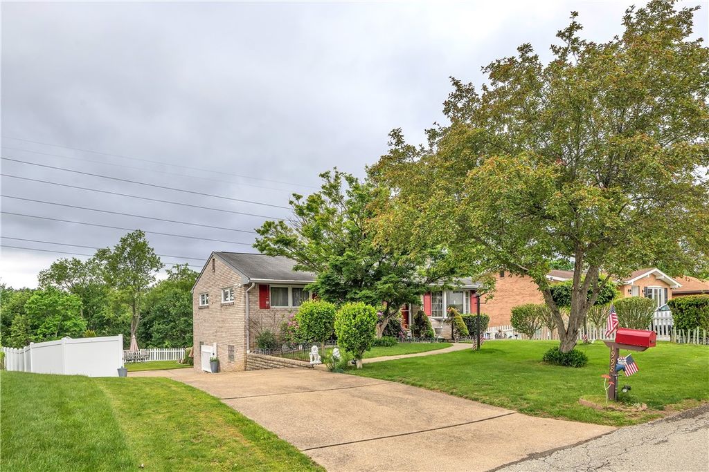 1998 Bernice Dr, North Huntingdon, PA 15642