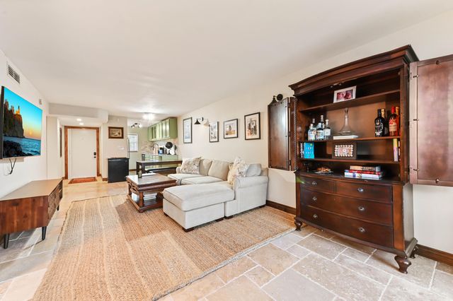 689 NE 6th Court 2090, Boynton Beach, FL 33435