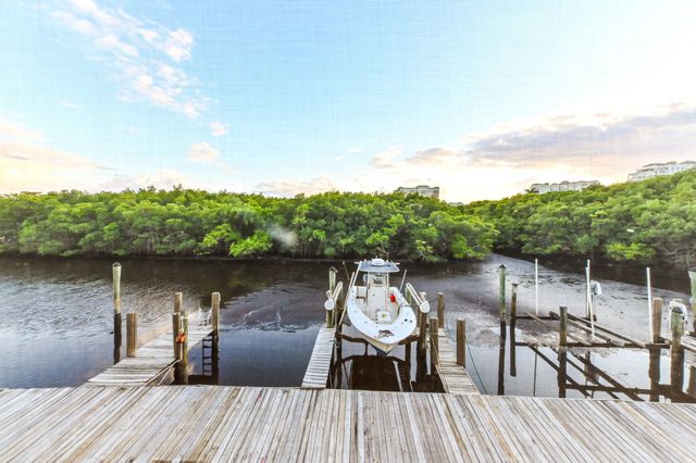 689 NE 6th Court 2090, Boynton Beach, FL 33435
