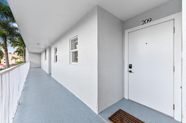 689 NE 6th Court 2090, Boynton Beach, FL 33435