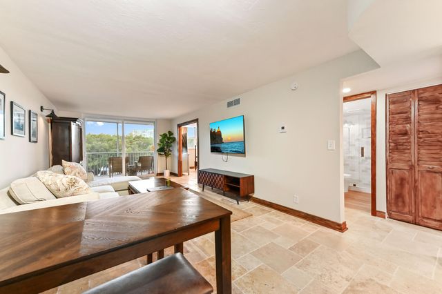 689 NE 6th Court 2090, Boynton Beach, FL 33435