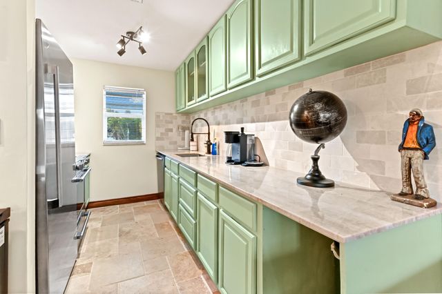 689 NE 6th Court 2090, Boynton Beach, FL 33435