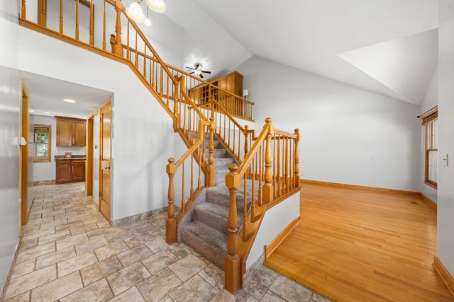 104 S Knollwood Drive, Schaumburg, IL 60193