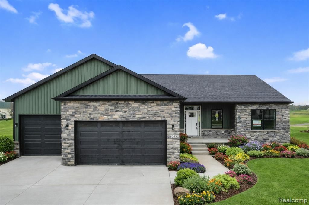 8451 Woodridge Drive, Davison, MI 48423