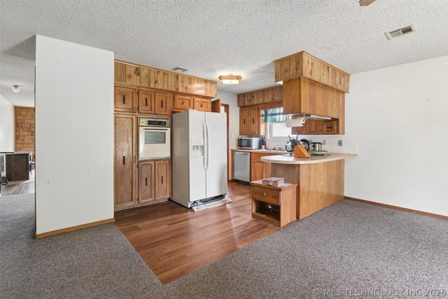 2307 E Fieldstone Street, Okmulgee, OK 74447