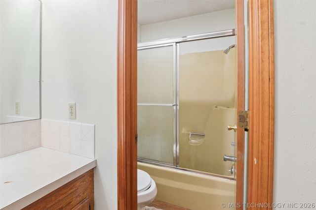2307 E Fieldstone Street, Okmulgee, OK 74447