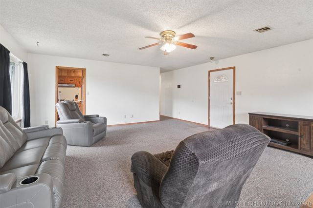 2307 E Fieldstone Street, Okmulgee, OK 74447