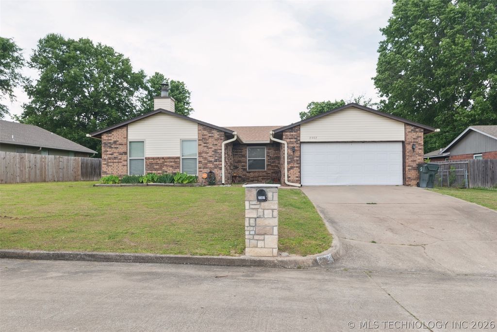 2307 E Fieldstone Street, Okmulgee, OK 74447