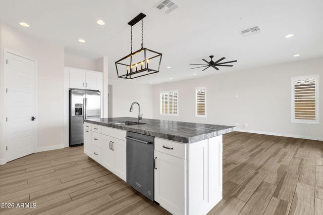 5924 E REDMONT Drive, Mesa, AZ 85215