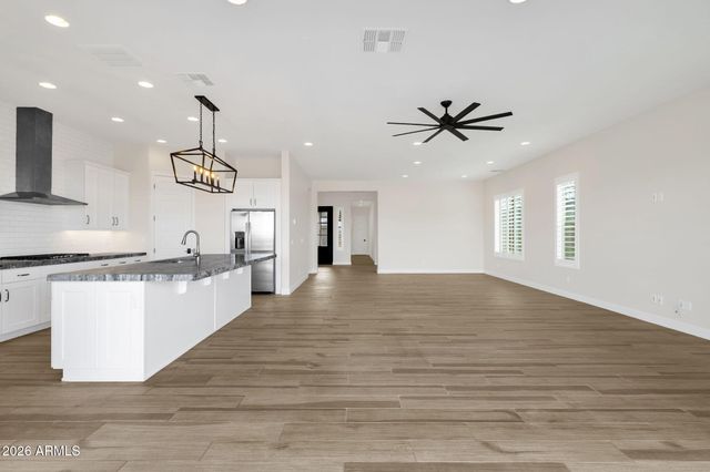 5924 E REDMONT Drive, Mesa, AZ 85215