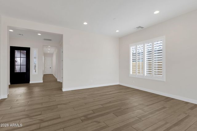 5924 E REDMONT Drive, Mesa, AZ 85215