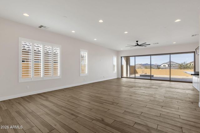 5924 E REDMONT Drive, Mesa, AZ 85215