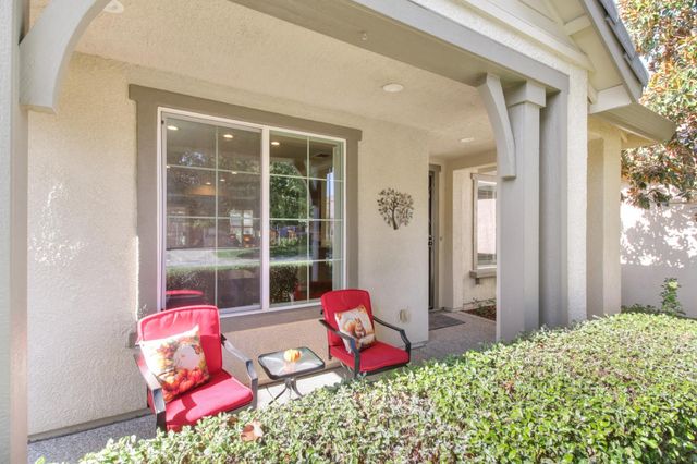 9590 Oakham Way, Elk Grove, CA 95757