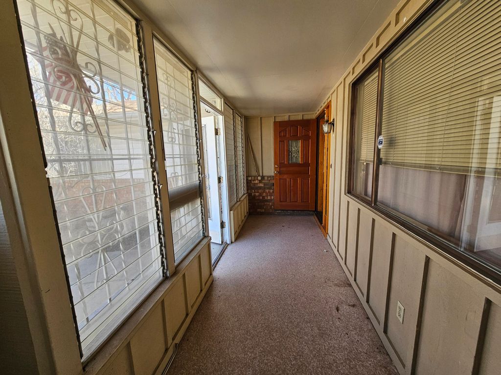 Image 3 of property listing at 1508 Rita Drive NE, Albuquerque, NM 87106