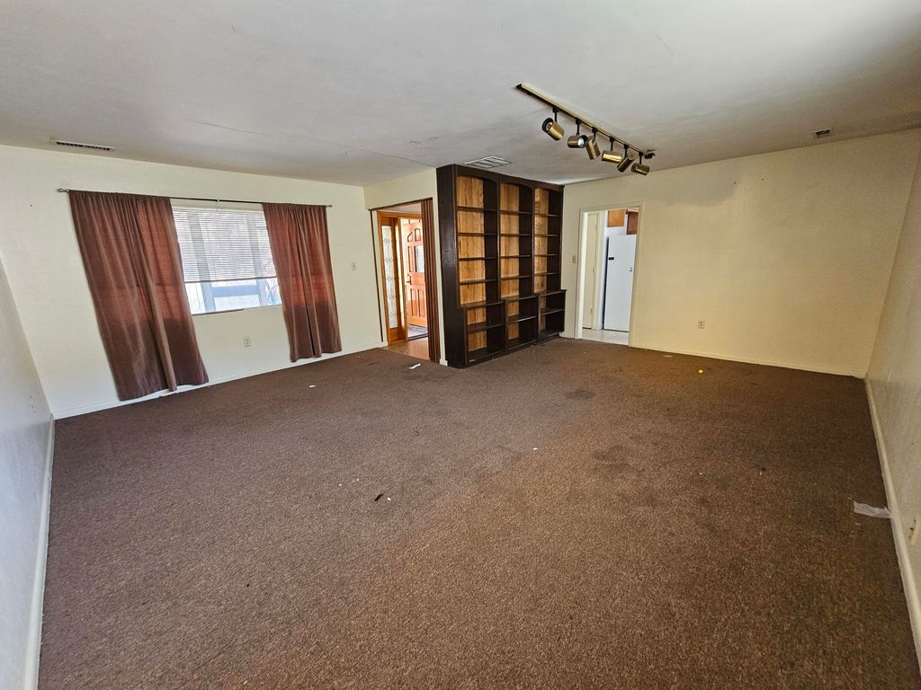 Image 4 of property listing at 1508 Rita Drive NE, Albuquerque, NM 87106