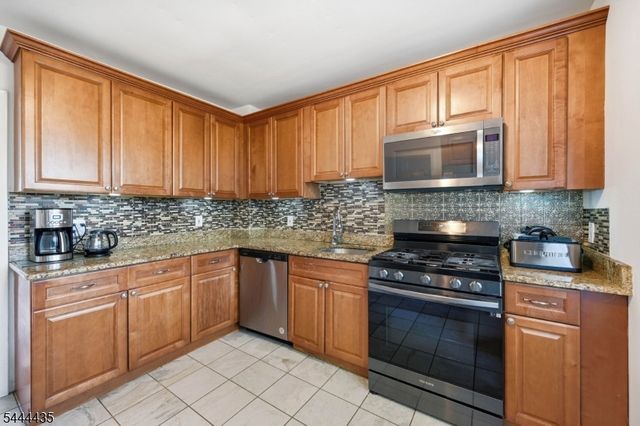120 E Johnson Ave, Bergenfield Boro, NJ 07621