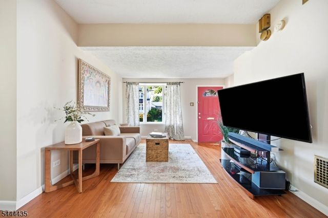 120 E Johnson Ave, Bergenfield Boro, NJ 07621