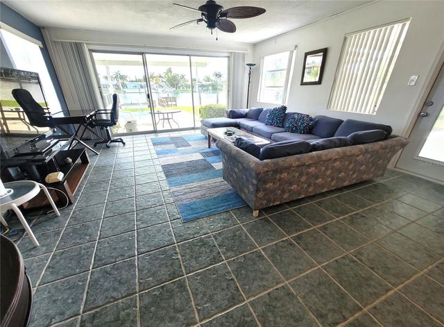137 MIDWAY ISLAND, Clearwater, FL 33767