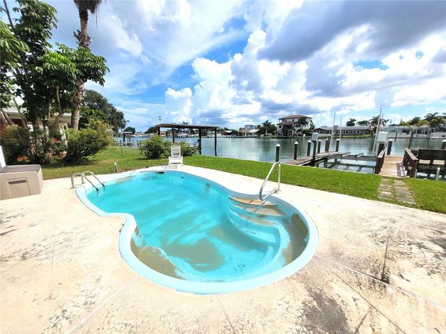 137 MIDWAY ISLAND, Clearwater, FL 33767