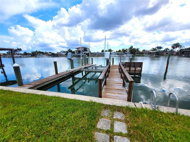 137 MIDWAY ISLAND, Clearwater, FL 33767