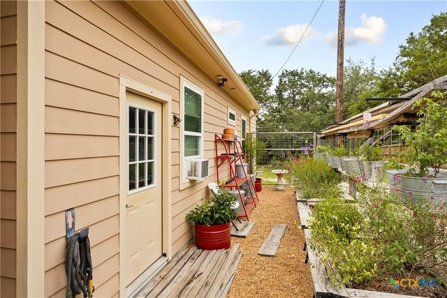 805 Willow Creek Circle, San Marcos, TX 78666