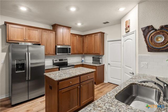 805 Willow Creek Circle, San Marcos, TX 78666